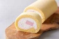 阿蘇ジャージー牛乳とあまおうムースのロールケーキ